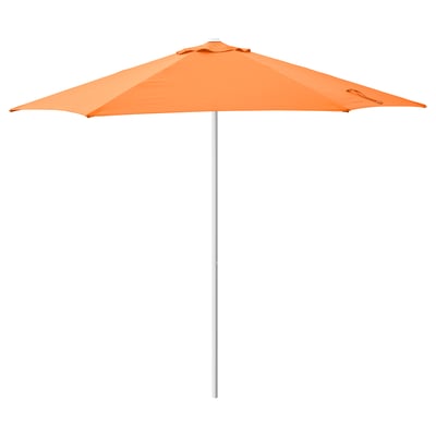 Feloranje HÖGÖN-parasol met metalen paal, volledig geopend, ronde luifel, eenvoudig ontwerp, perfect voor zonnige dagen.