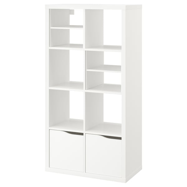 Een witte KALLAX stellingkast met verschillende vakken en lades, voorzien van een modern design.