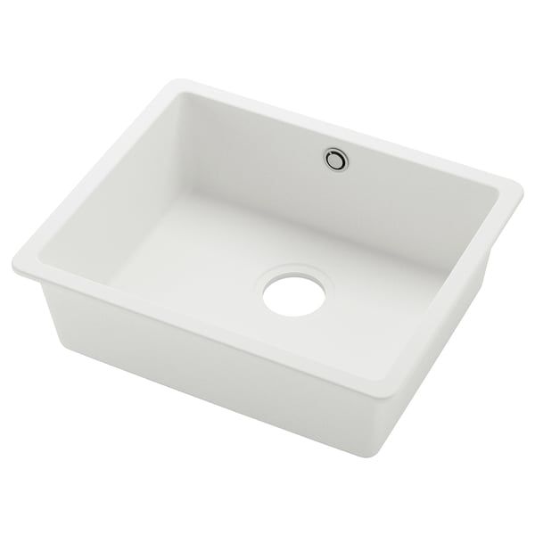 Een witte KILSVIKEN spoelbak van kwartscomposiet met een enkele afvoer.