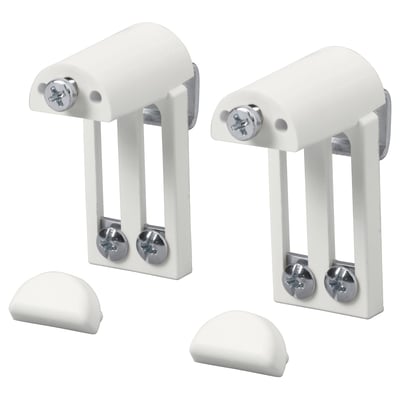Twee sets witte KLAMBY raamgordijnen montagekits met schroeven, met metalen en kunststof onderdelen, ontworpen voor bevestiging zonder boren.