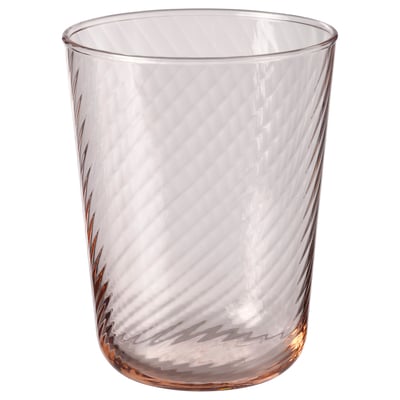 Elegante glazen beker genaamd KLIPPLAX, helder met lichtoranje tinten, strakke en gestroomlijnde vorm, gladde buitenkant en gegolfde binnentextuur.