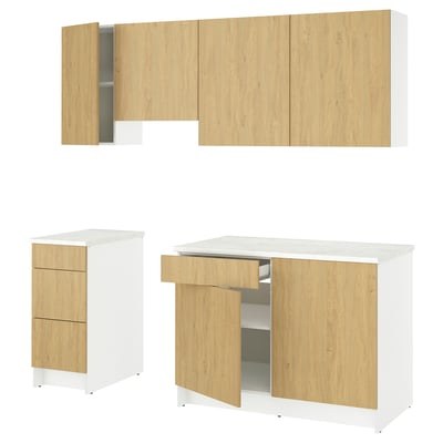 Set KNOXHULT keukenkasten in eiken en wit, inclusief wand- en onderkasten met lades en deuren. Modern design met aanrechtblad in marmereffect.