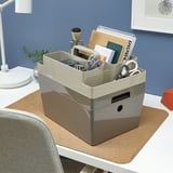 KUGGIS doos, beige, plastic, rechthoekig, organiseert bureau-items. Past goed bij andere kantoorartikelen.