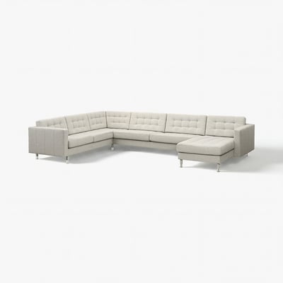 Moderne grijze L-vormige hoekbank met chromen poten en een getufted rugleuning en zitplaatsen.