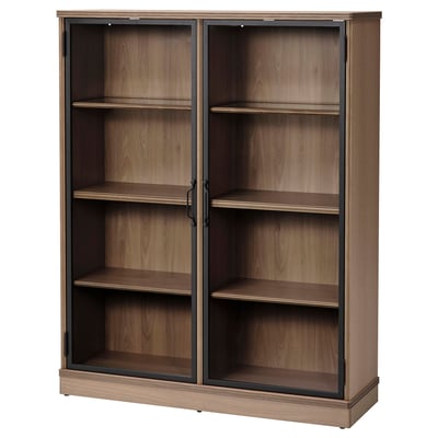 Een houten LANESUND kast met glazen deuren. Het is bruin, rechthoekig en heeft meerdere planken aan de binnenkant.