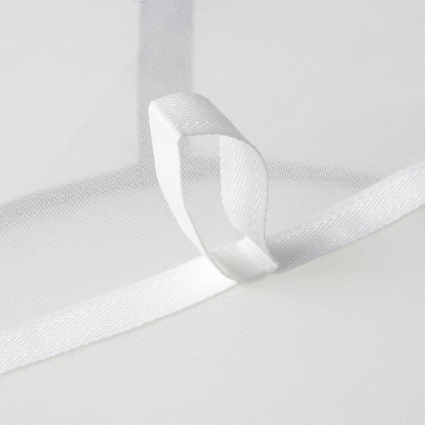Close-up van witte mesh voedselbeschermer met stevig lushandvat, met kwaliteitsmateriaal en design.