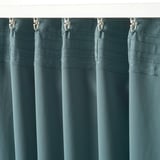 Donkergrijs-turquoise MAJGULL gordijnen hangen, kamerverduisterend, met plooien en meervoudige headerhaken.