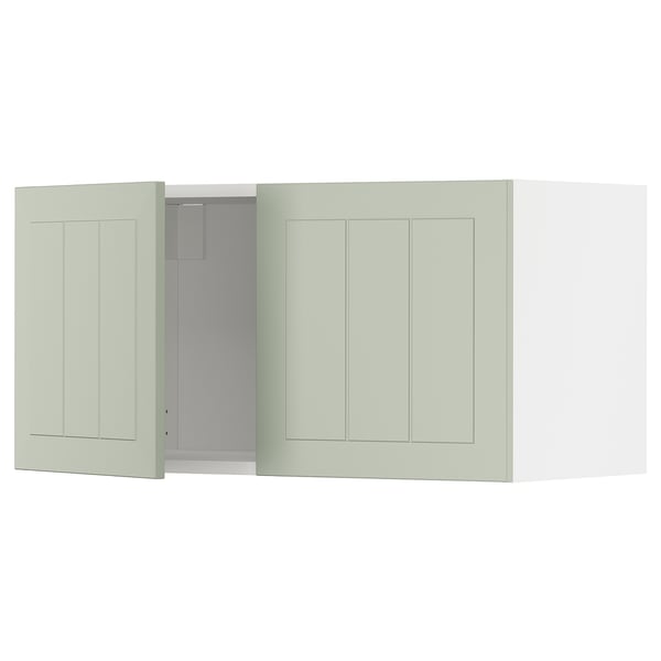 METOD keukenblok in het groen. Twee gesloten panelen, een open onthullende planken.