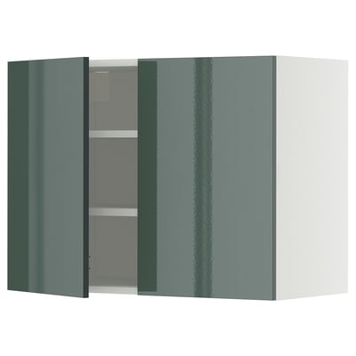 Groenachtige hoogglans keukenkast met verstelbare planken, modern design.