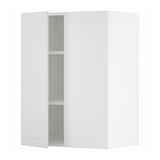 Toont een witte METOD keukenkast met een open deur die een verstelbare plank binnenin onthult.