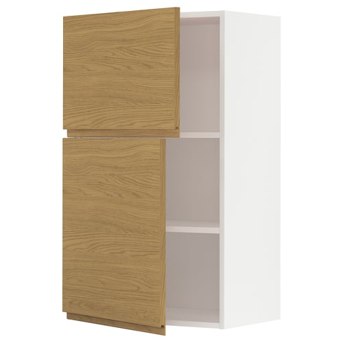 Moderne keukenkast met eikenhout, minimalistisch design.