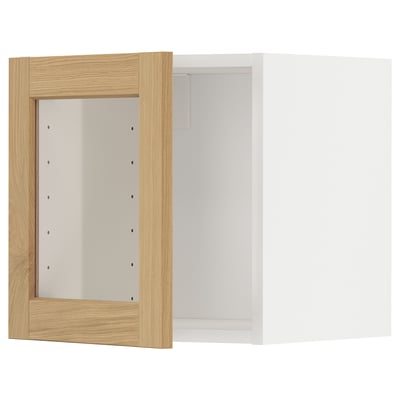Een wit en eiken houten keukenkastje met een transparante glazen deur. De kast is rechthoekig en de deur heeft afgeschuinde randen.