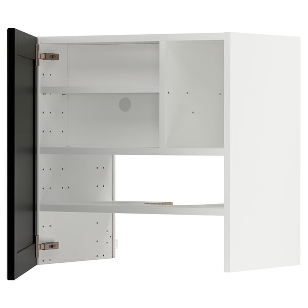 Witte moderne kast met verstelbare planken, geopende deur met opbergruimte.