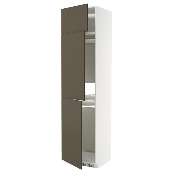 Hoge keukenkast, donkerbruin, wit, strak design, twee open deuren die planken blootleggen.