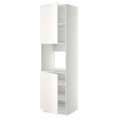 Witte hoge keukenkast met verstelbare planken, modern design, onderdeel van ikeas METOD systeem.