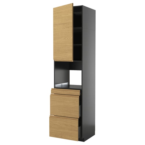 Een modern hoog keukenblok met een licht eiken front en donker frame. Het heeft drie lades en een open kastgedeelte.
