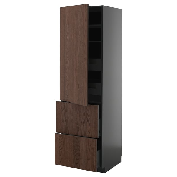 Modern hoog keukenblok met donkerbruin houtnerfeffect en strak design met planken en lades.