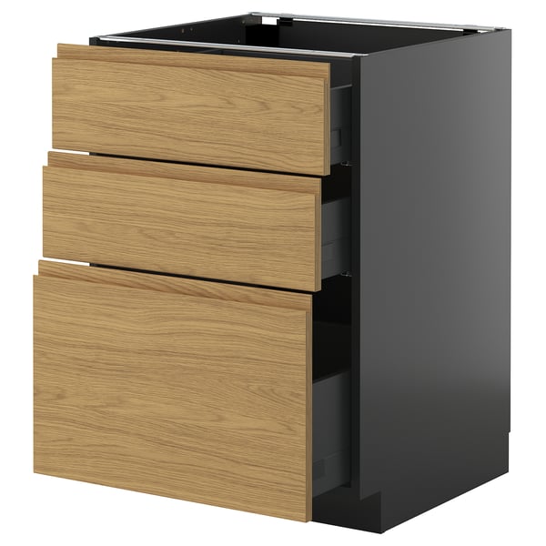 Een ikea METOD keukenkastje met drie lichtbruine houten lades en een zwart frame.