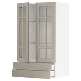 Een beige METOD kastenset met glazen deuren, voorzien van lades en planken.