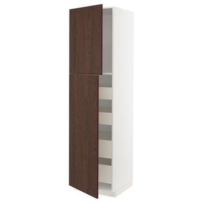 Donkerbruine eiken kast met wit frame, open deur die planken onthult.