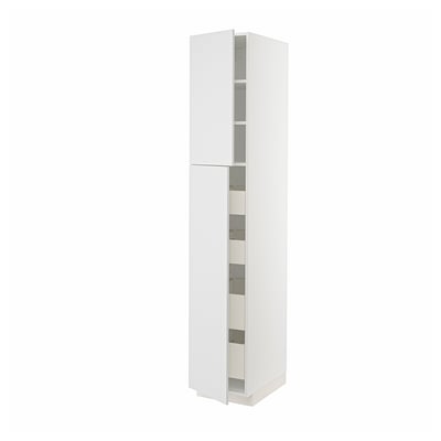 Een METOD witte keukenkast van ikea, met strakke witte stensund fronten, stevige constructie en modern design.