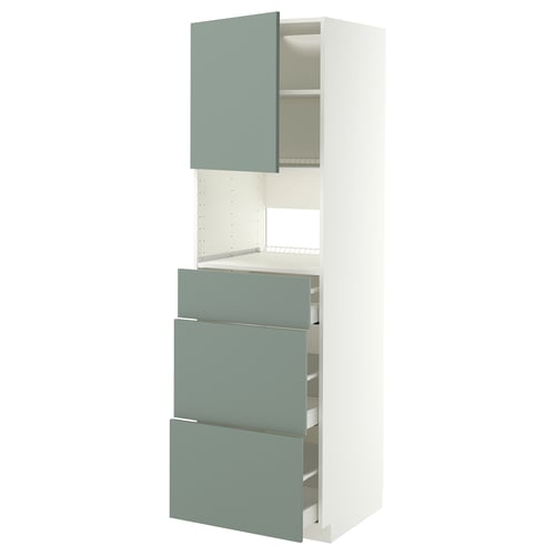 Een METOD keukenkast met grijsgroene nickebo-voorkanten. Het bevat lades en planken. De kast is hoog, met een modern ontwerp en een wit frame.