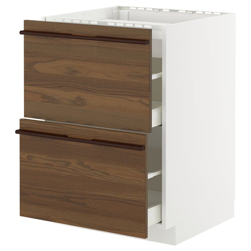 Witte keukenkast met donkerbruine lades en houten handgrepen.
