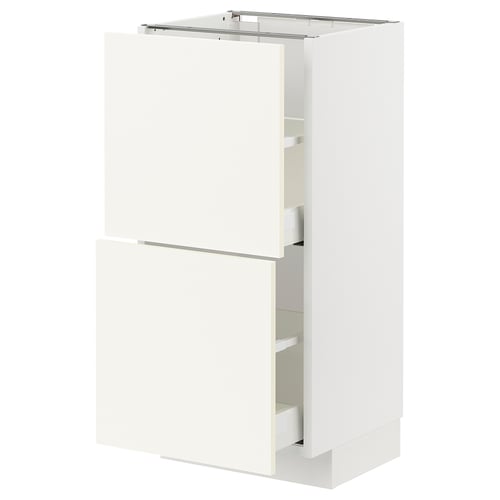 Een witte METOD keukenkast met een strak, modern design en twee lades en een deur.