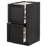 Zwarte keukenkast met open lade, donkere houten afwerking, modern design.
