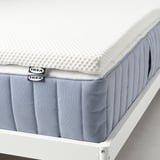 Ikea NORDBERGET traagschuim matrasbeschermer met wasbare hoes, die drukverlichting en een behaaglijk gevoel biedt voor een comfortabele slaap.