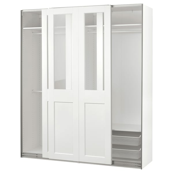 Een witte PAX kledingkast met glazen deuren, voorzien van gaaslades en hangruimte. Het biedt een strak, modern ontwerp met voldoende opbergruimte.