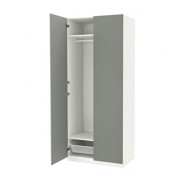 Ikea PAX kledingkast in wit met lichtblauwe deuren, smal frame, soft-close scharnieren.