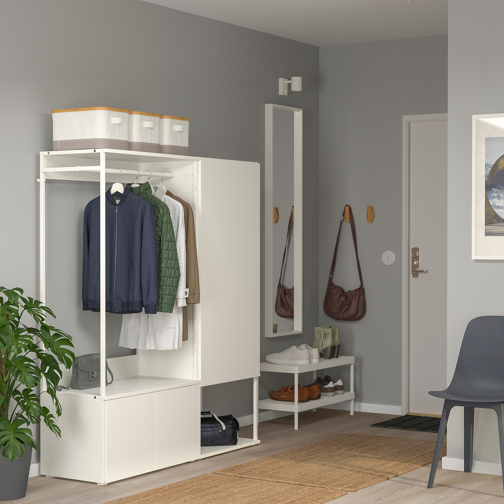 PLATSA opberging, spiegel, kast en accessoires in nette entree.