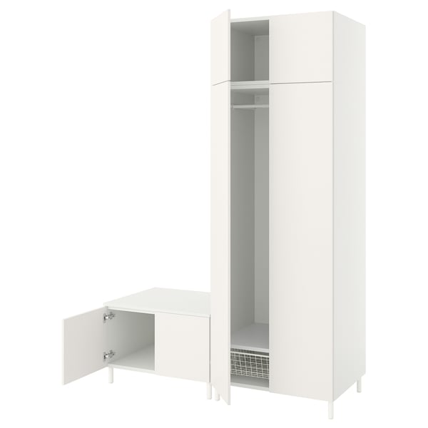 Witte PLATSA kastenset, minimalistisch design met open deuren en mand, moderne en strakke uitstraling.