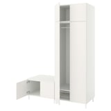 Witte PLATSA kastenset, minimalistisch design met open deuren en mand, moderne en strakke uitstraling.