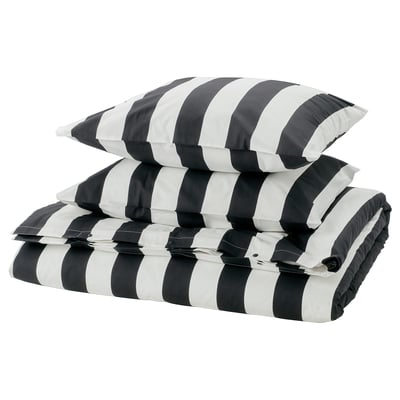 Zwart-wit gestreept beddengoed met een dekbedovertrek en kussenslopen en een klassiek, modern design.