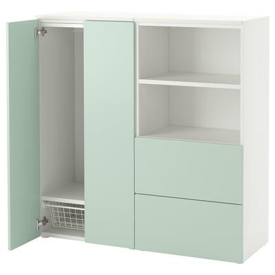 IKEA SMÅSTAD wandmeubel in lichtgroen met open planken en lades.