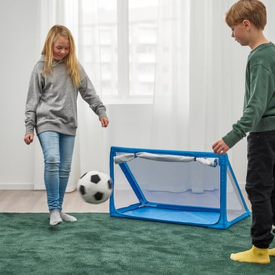 Zacht voetbal met zwarte patronen. Gemaakt van polyester.
