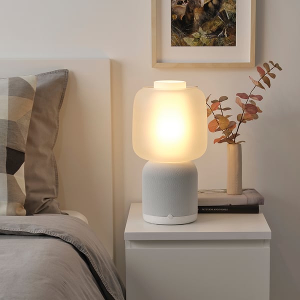 Legende Christus Gebakjes SYMFONISK Speakerlamp met wifi, gl kap, wit - IKEA België