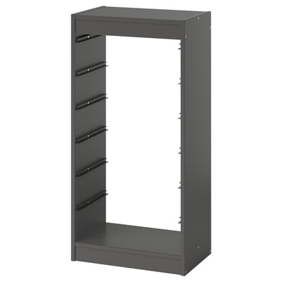 Een TROFAST grijs opbergframe gemaakt van spaanplaat en plastic randen, ontworpen voor het organiseren van kinderartikelen.