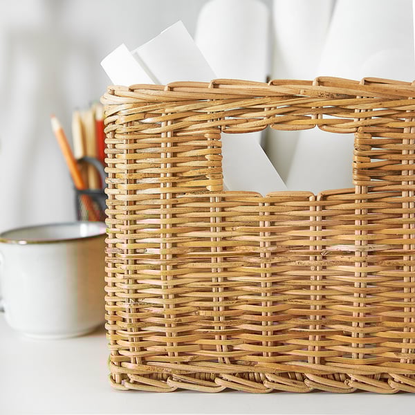 Rieten mand, TRUMMIS, natuurlijke kleur, handgeweven rotan, rechthoekige vorm, handvatten.