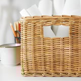 Rieten mand, TRUMMIS, natuurlijke kleur, handgeweven rotan, rechthoekige vorm, handvatten.