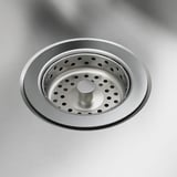 RVS spoelbakzeef met meerdere gaten voor afvoer; Kwaliteit metallic gepolijste afwerking.