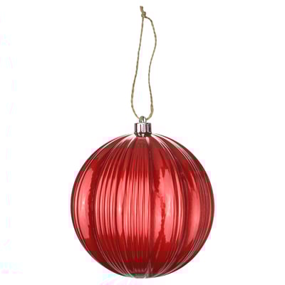 Helder rood glanzend kerstornament, rond met groefontwerp, hangt van natuurlijk jute touw.