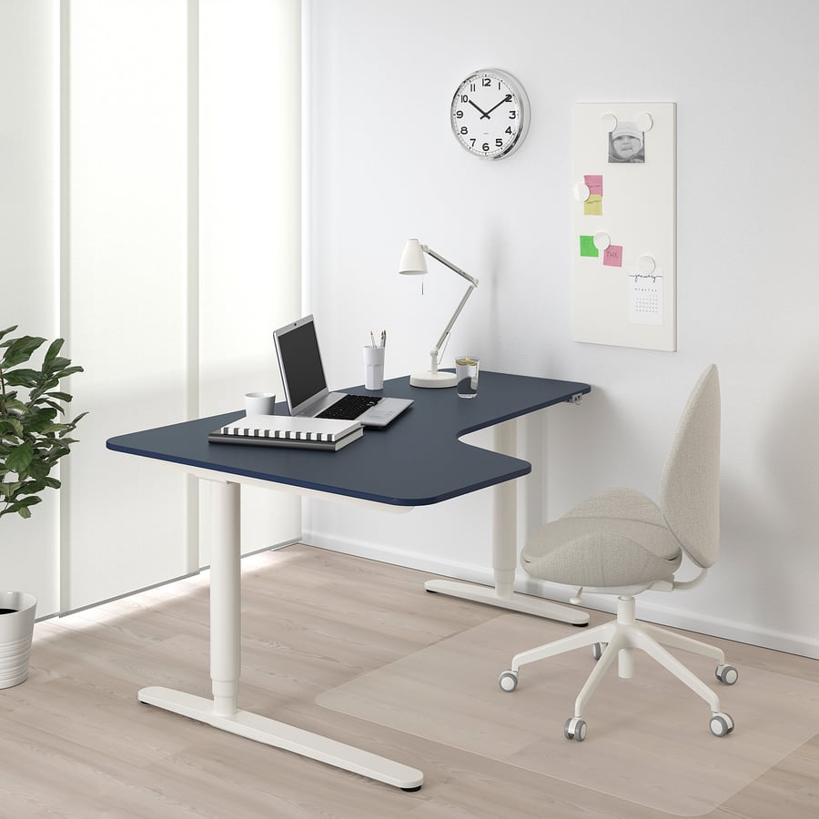 BEKANT مكتب زاوية، الجلوس يساراً/وقوف مشمع أزرق, أبيض IKEA