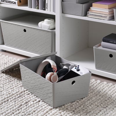 KUGGIS صندوق بغطاء, رمادي فاتح, ‎26x35x15 سم‏