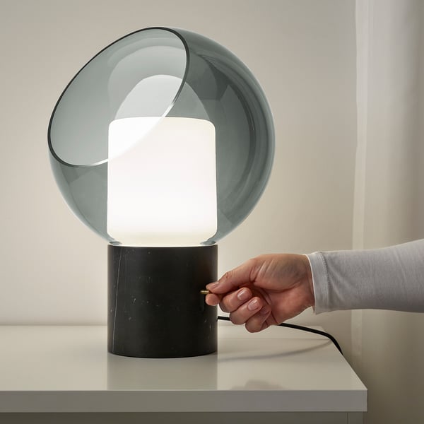 EVEDAL Table lamp, marble/grey globe