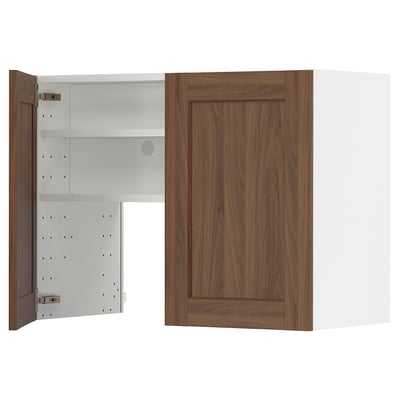 METOD Wall cb f extr hood w shlf/door, white Enköping/brown walnut effect, 80x60 cm