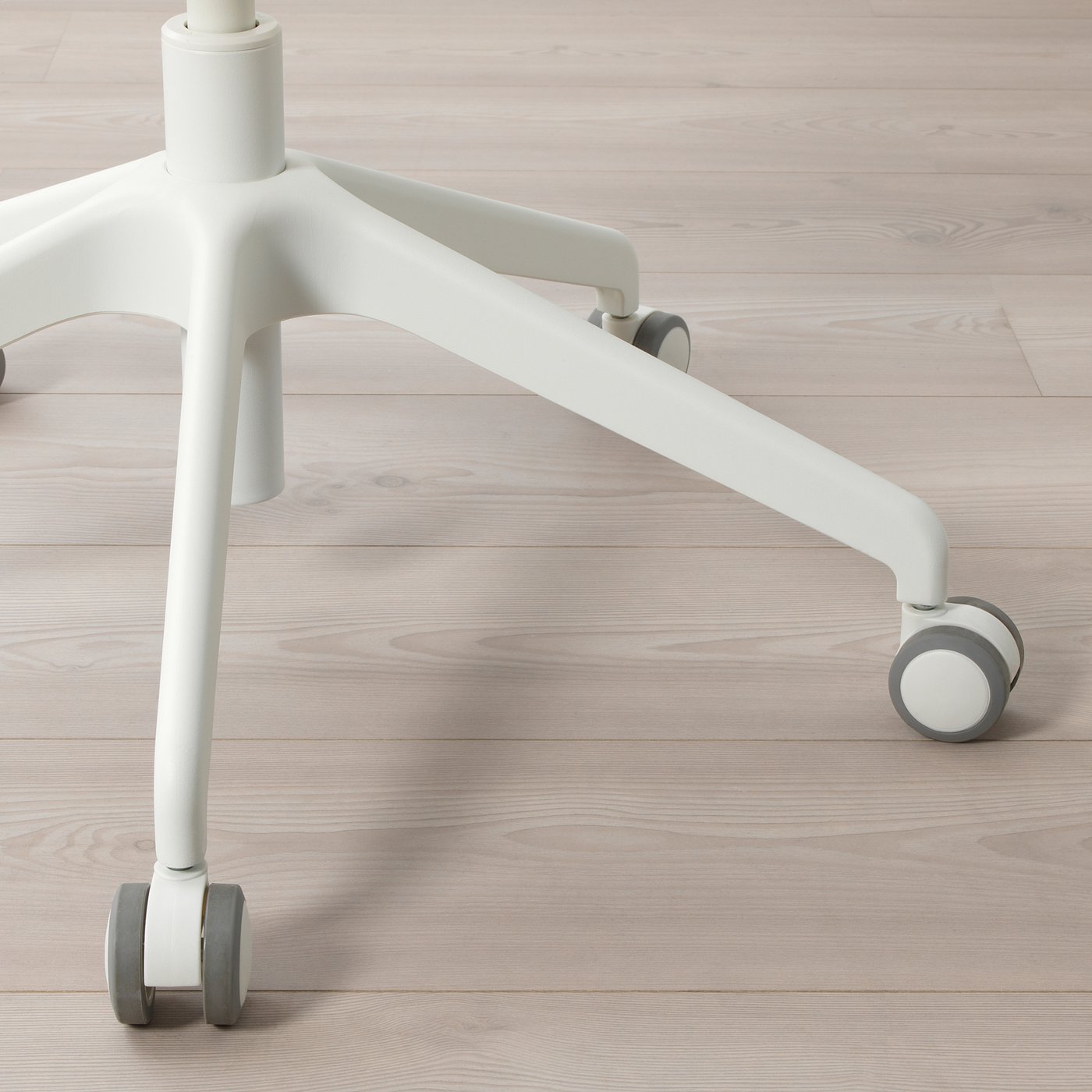 HATTEFJÄLL office chair with armrests, Gunnared medium gray/white