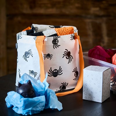 KUSTFYR Bag, spider pattern white/black, 10 ¾x7x10 ¾ " 440 oz